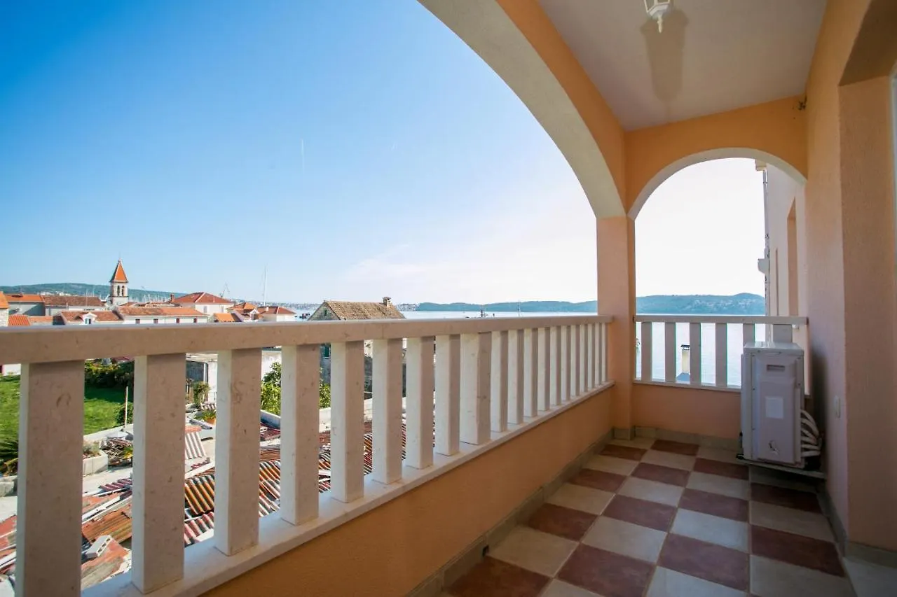 Kaja - Right Next To The Beach Trogir Croatia
